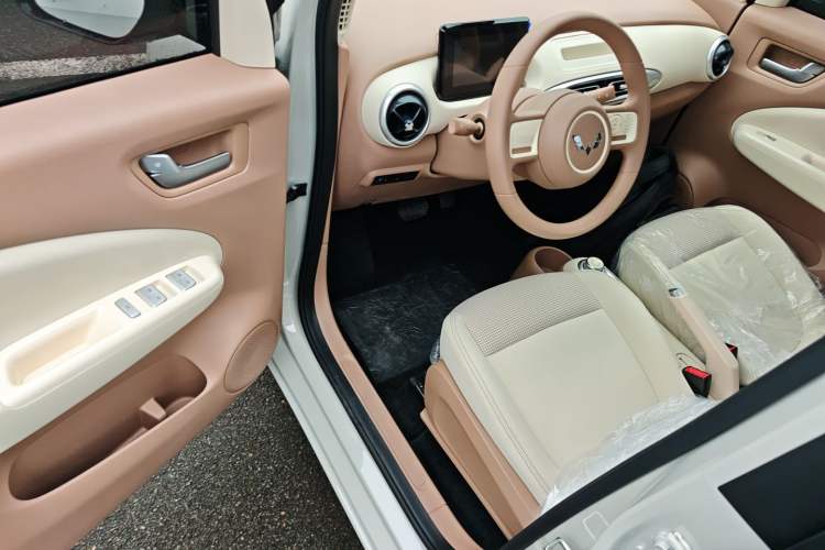 Used Wuling Hongguang MINIEV 2025 Four-Door Version Advanced Edition
