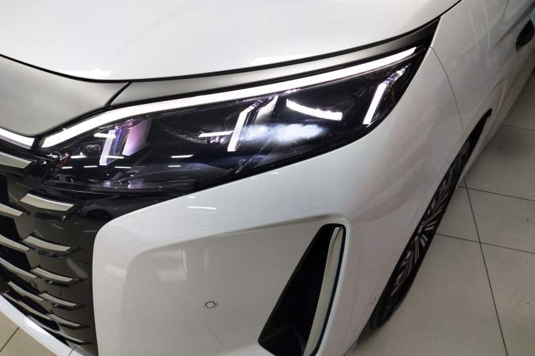 Used BYD Xia 2025 DM-i 1.5T 180km Excellence Model
