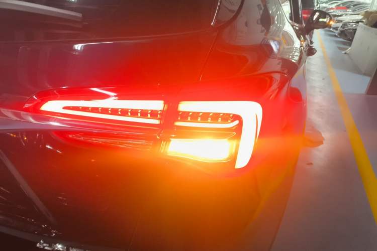 Used Buick Envision 2020 20T Two-Wheel Drive Luxury Model
