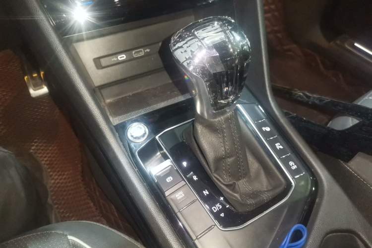 Used Volkswagen Tiguan L 2023 330TSI Automatic Two-Wheel Drive R-Line Enjoyment Edition
