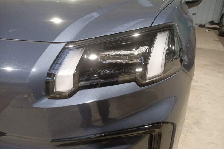 Used AION V 2024 Aion Tyrannosaurus 650 Smart Premium Edition