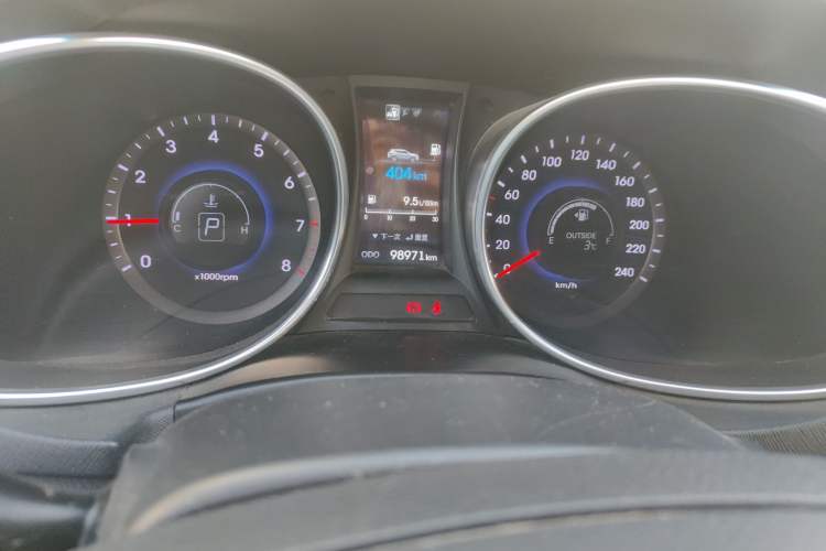 Used Hyundai Santa Fe 2013 Revised Version 2.4L Automatic All-Wheel Drive Luxury Trim