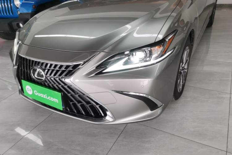 Used Lexus ES 2022 300h Excellence Edition
