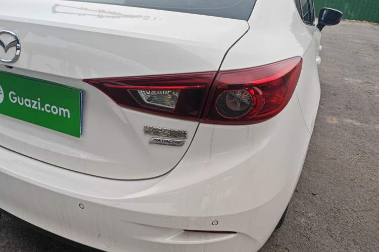 Used Mazda Mazda 3 Axela 2014 Sedan 1.5L Automatic Luxury Model
