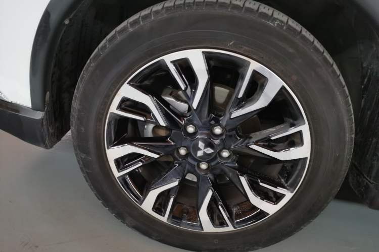 Used Mitsubishi Outlander 2019 2.0L Two-Wheel Drive Comfort Edition 5 Seats China VI Standard
