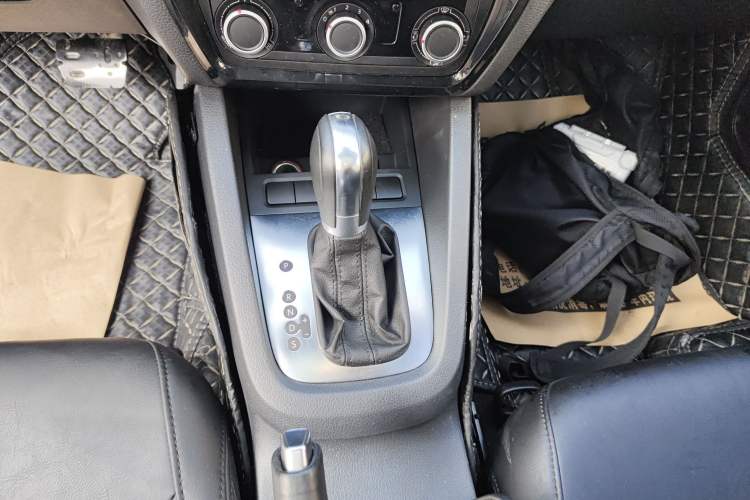 Used Volkswagen Sagitar 2015 1.6L Automatic Comfort Model
