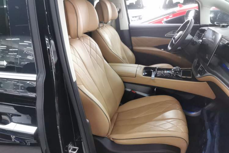 Used Denza D9 2024 DM-i 980 Four-Wheel Drive Flagship Model