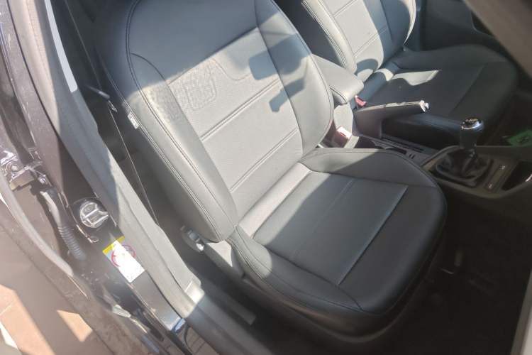 Used Volkswagen Lavida 2015 1.6L Manual Fashion Edition
