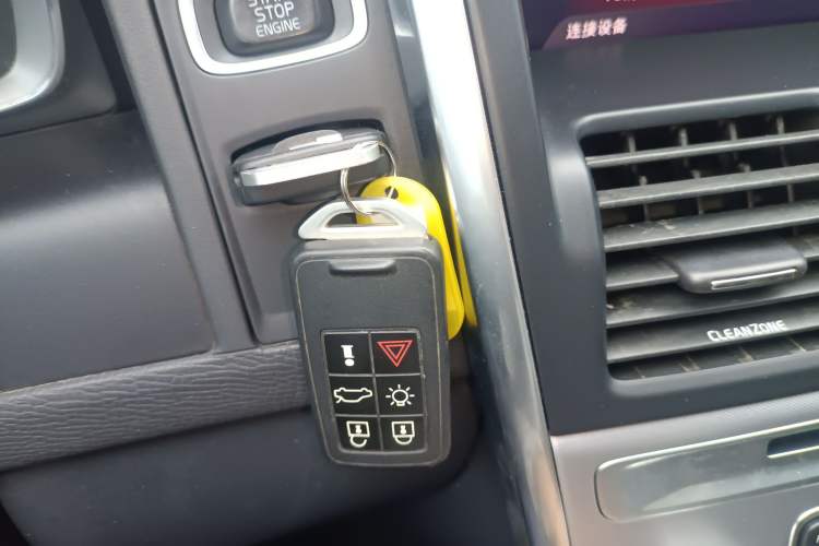 Used Volvo XC60 2017 T5 AWD Smart Upgrade Edition
