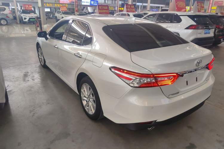 Used Toyota Camry 2021 2.0G Luxury Edition
