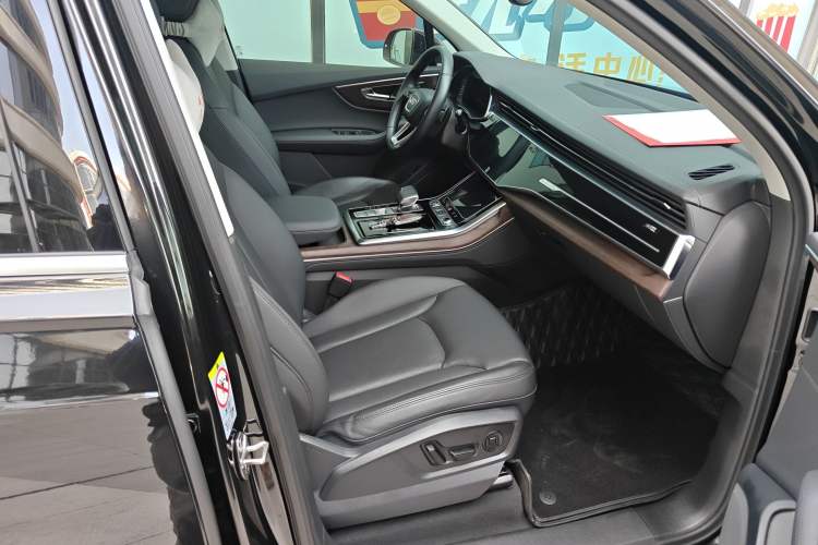 Used Audi Q7 2023 45 TFSI quattro S line Sport model