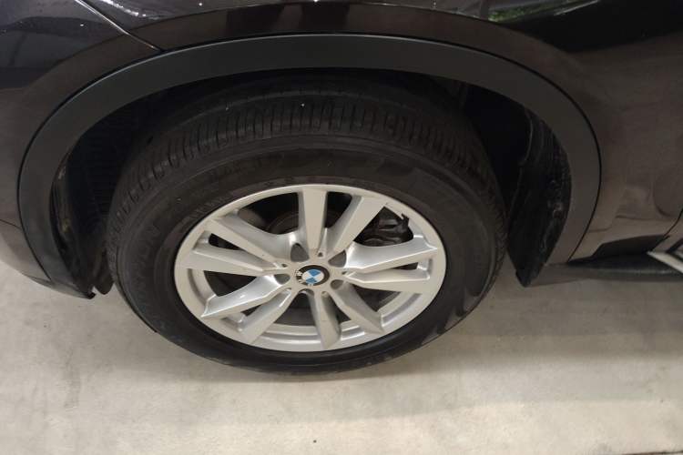 Used BMW X5 2015 xDrive28i
