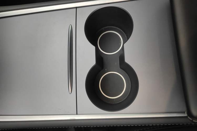 Used Tesla Model Y 2024 Long-Range All-Wheel-Drive Version
