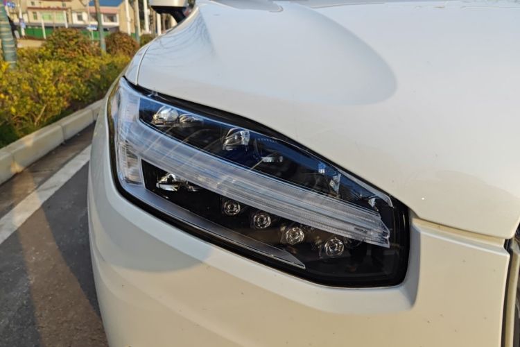 Used Volvo XC90 2023 B6 Zhiyi Luxury Edition 7-Seater