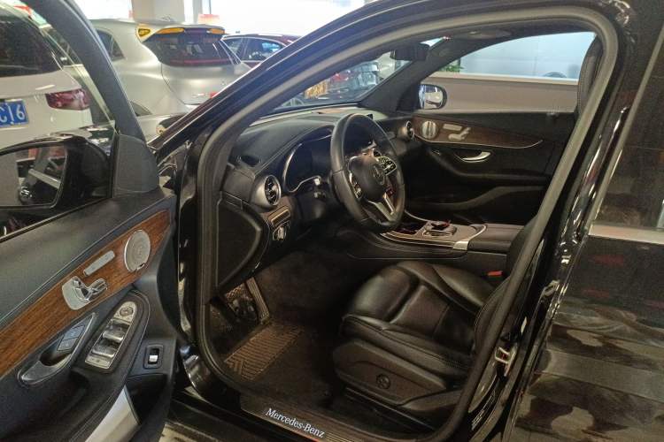 Used Mercedes-Benz GLC 2020 Facelift GLC 300 L 4MATIC Dynamic Edition
