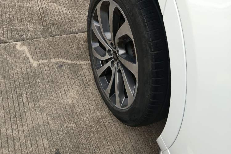 Used Land Rover Discovery Sport New Energy 2022 P300e Performance Tech Edition
