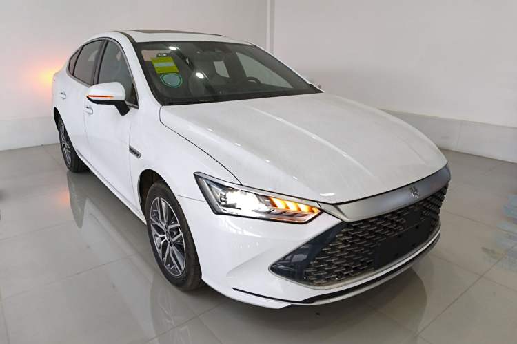 Used BYD Qin PLUS 2024 HONOR Edition DM-i 120KM Excellence Model
