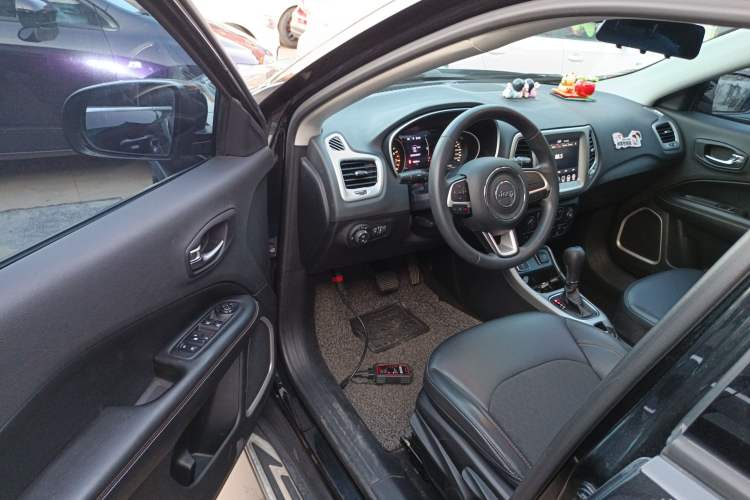 Used  Compass 2019 220T Automatic Enjoyment Version
