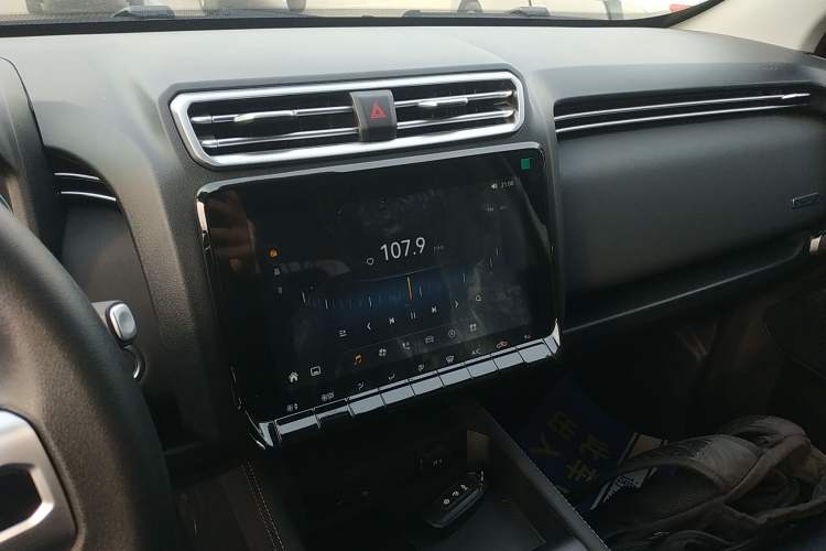 Used JMC DaDao 2024 All-Purpose Model 2.3T Diesel Automatic 4x4 Comfort Edition with Flat Cargo Bed
