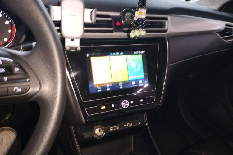 Used Roewe i5 2020 1.5L Manual 4G Connect Luxury Edition
