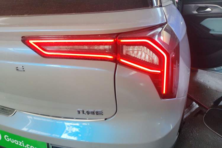 Used Geometry E Firefly 2024 301km Starlight