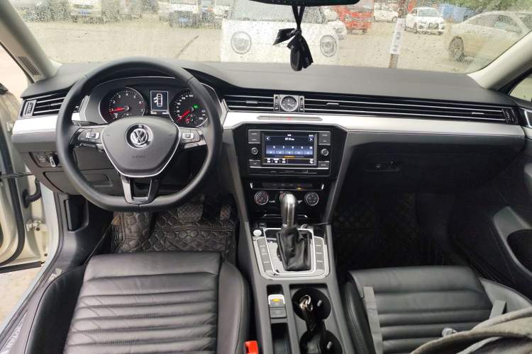 Used Volkswagen Magotan 2019 330TSI DSG Leading Edition China V Standard
