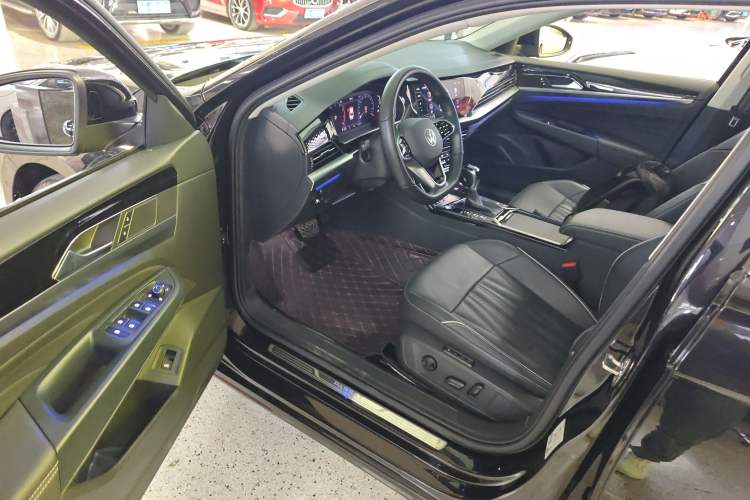 Used Volkswagen Passat 2022 330TSI Luxury Edition Custom Version
