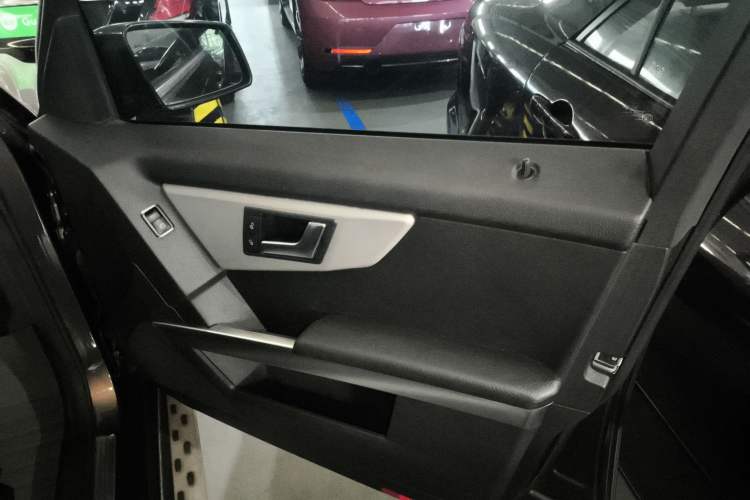 Used Mercedes-Benz GLK-Class 2013 GLK 300 4MATIC Dynamic Sunroof Model