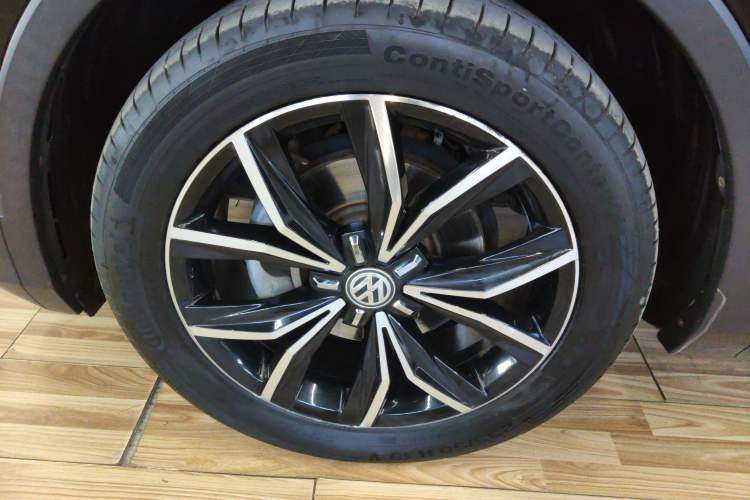 Used Volkswagen Tiguan L 2019 Revised 330TSI Automatic Two-Wheel Drive Smart & Luxury Edition China VI Standard
