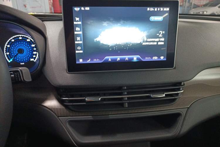 Used Hongqi E-QM5 2022 431 km Charge & Enjoy Edition