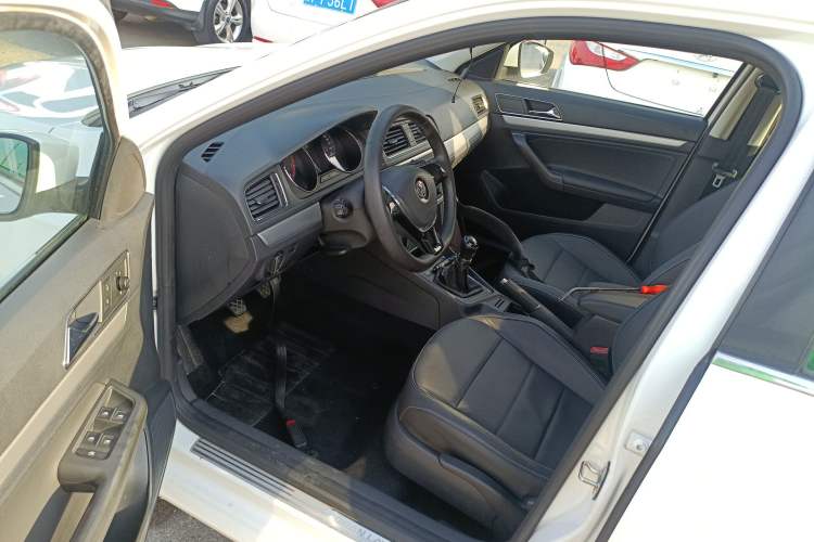 Used Volkswagen Gran Lavida 2015 1.6L Manual Comfort Edition