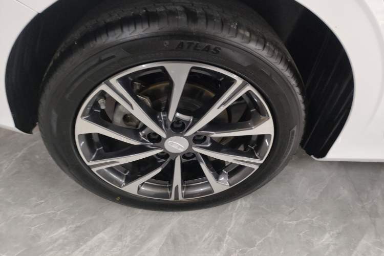 Used Geely Auto Emgrand 2025 4th Generation 1.5L CVT Flagship Version
