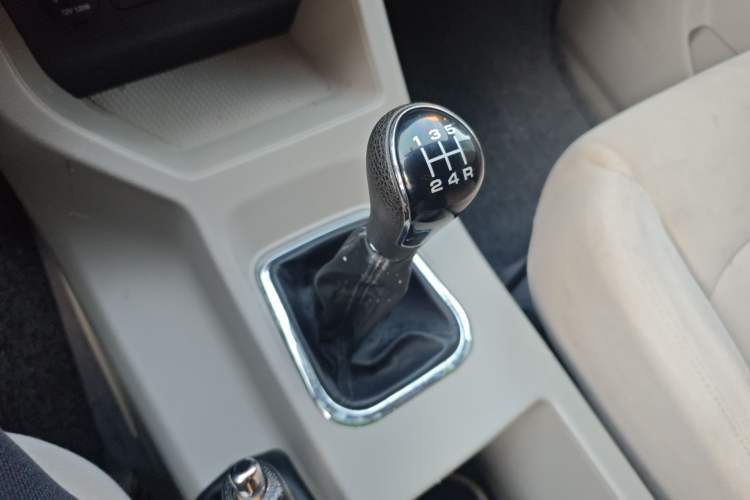 Used FORTHING Lingzhi 2019 Facelifted M5L 1.6L 7-Seater Base Model China VI Standard
