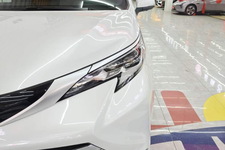 Used Toyota Sienna 2023 2.5L Hybrid Platinum Edition