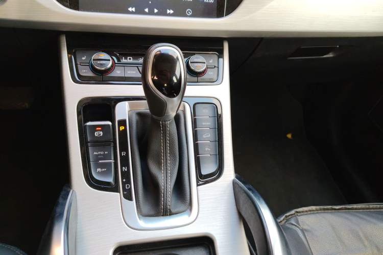 Used Geely Auto Emgrand X7 Sport 2018 1.8TD Automatic Two-Wheel Drive Smart Connect 4G Internet Edition
