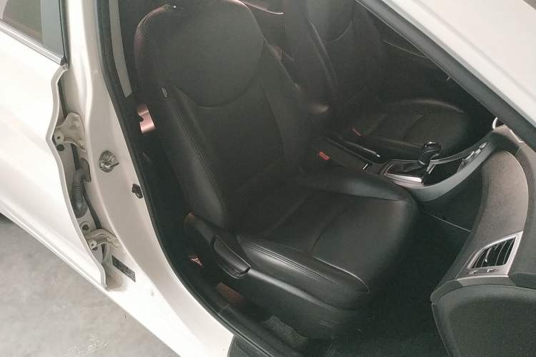 Used Hyundai Elantra 2016 1.6L Automatic Smart Version
