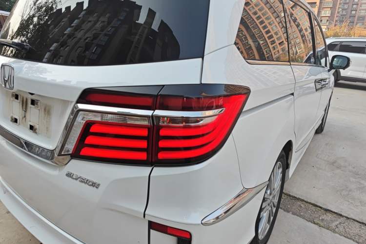 Used Honda Elysion 2016 2.4L Style Edition
