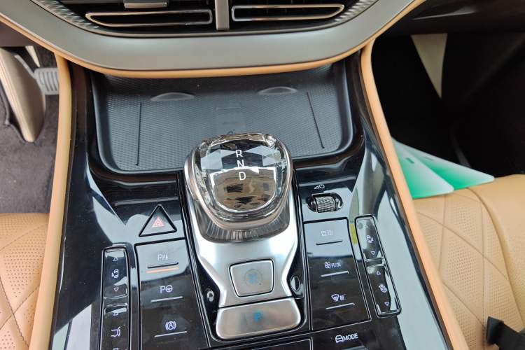 Used Denza D9 2024 DM-i 980 Four-Wheel Drive Flagship Model