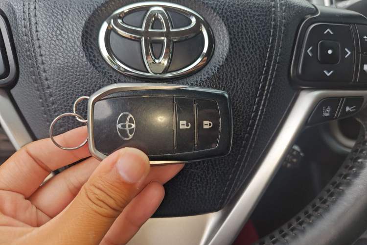 Used Toyota Highlander 2018 2.0T Four-Wheel Drive Luxury Edition 7 Seats China V Emission Standard
