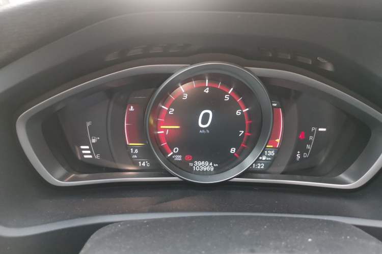 Used Volvo V40 2015 1.6T Zhiyi Edition