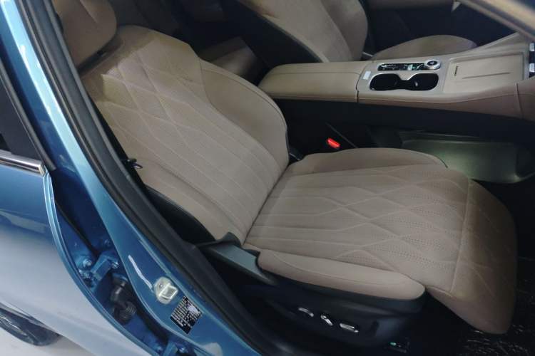 Used Chery Tiggo 8 PLUS C-DM 2025 1.5T 116 km Prestige Version 5 Seats
