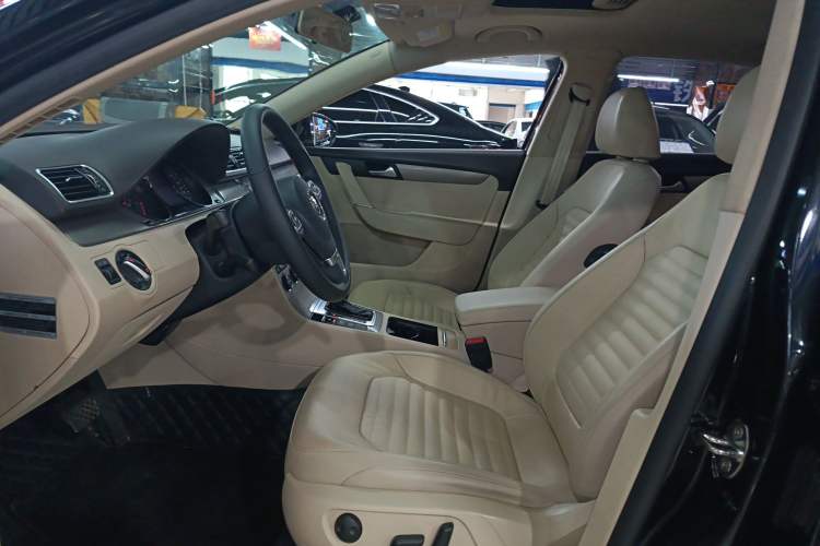 Used Volkswagen Magotan 2015 1.8TSI Advanced Model
