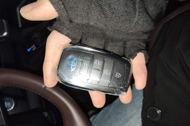 Used Toyota Sienna 2023 2.5L Hybrid Platinum Edition
