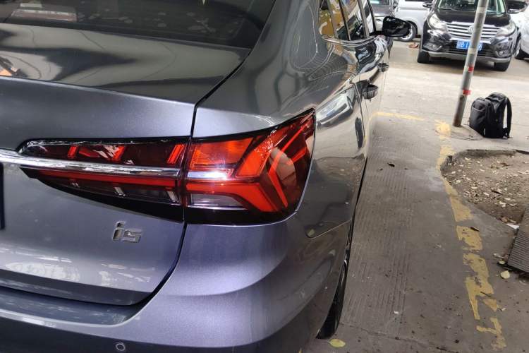 Used Roewe i5 2021 Revised 1.5L CVT Starry Edition