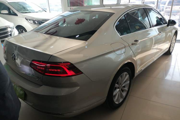 Used Volkswagen Magotan 2017 330TSI DSG Leading Model
