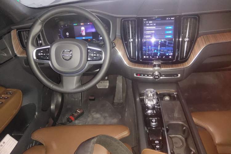 Used Volvo XC60 2023 B5 4x4 Zhiya Luxury Edition
