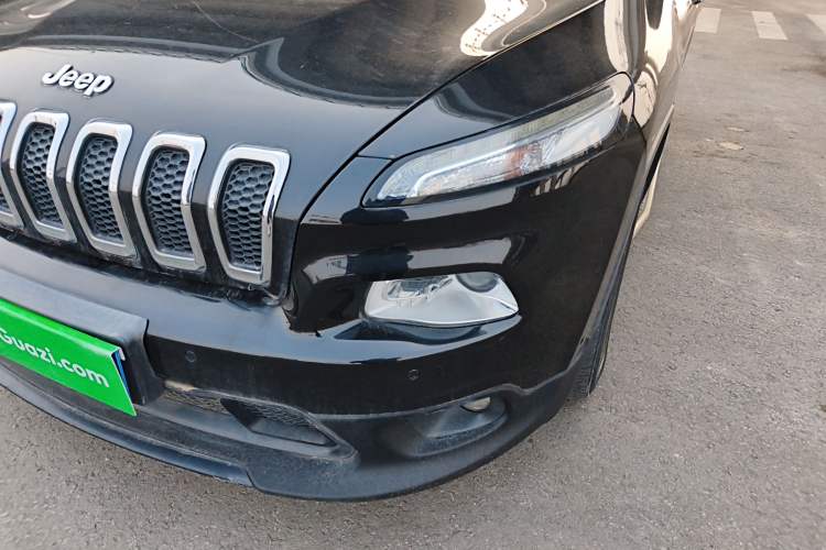 Used  Cherokee 2016 2.4L Leading Smart Version