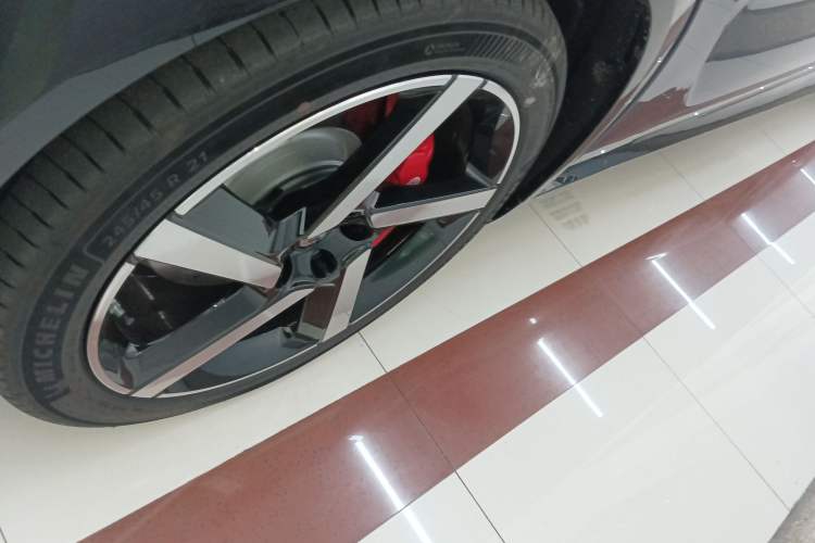 Used  YU7 2025 Ultra-Long Range High-Performance All-Wheel-Drive Max Edition
