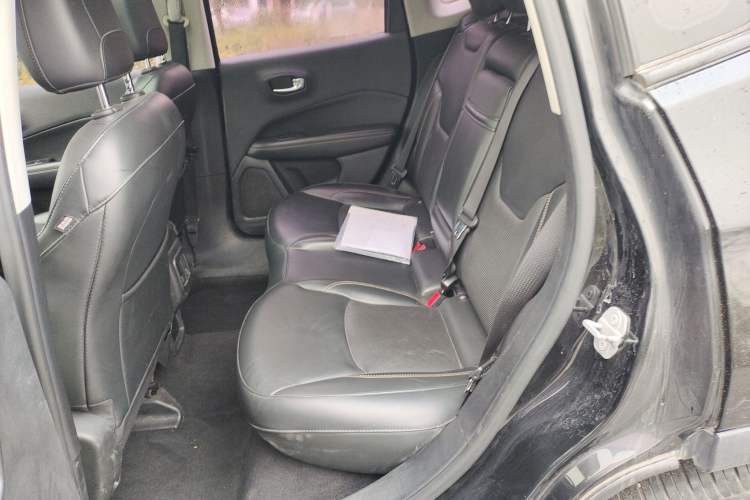 Used  Compass 2017 200T Automatic Family Edition
