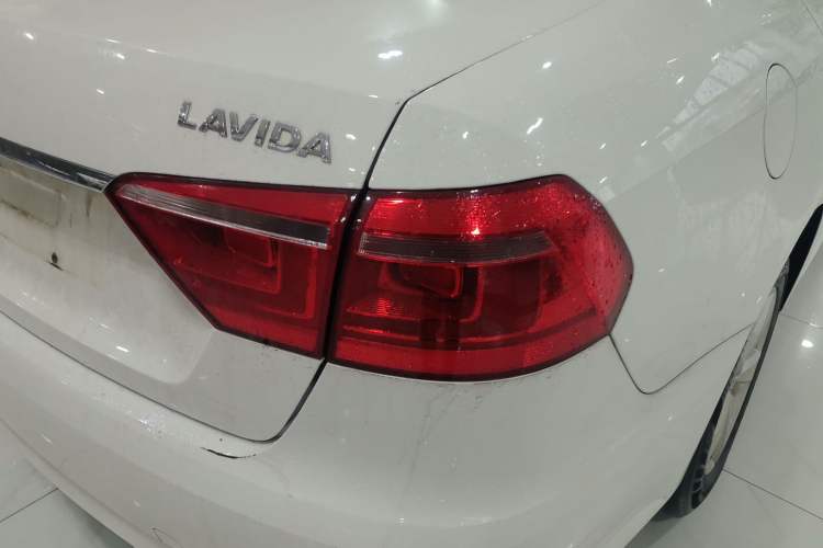 Used Volkswagen Lavida 2013 Revised Classic 1.6L Automatic Fashion Edition
